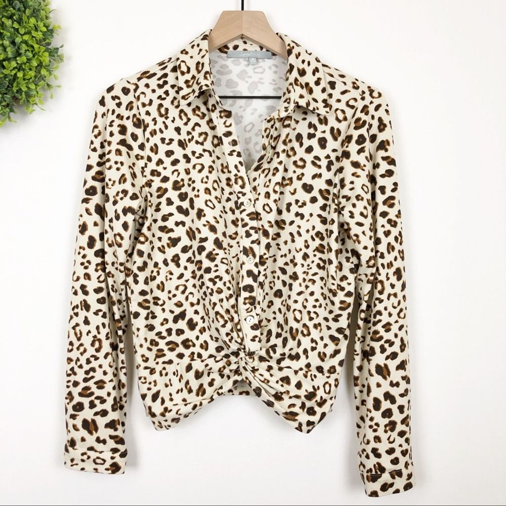 🌿Sweet Rain Twist Front Cheetah Leopard Print Top